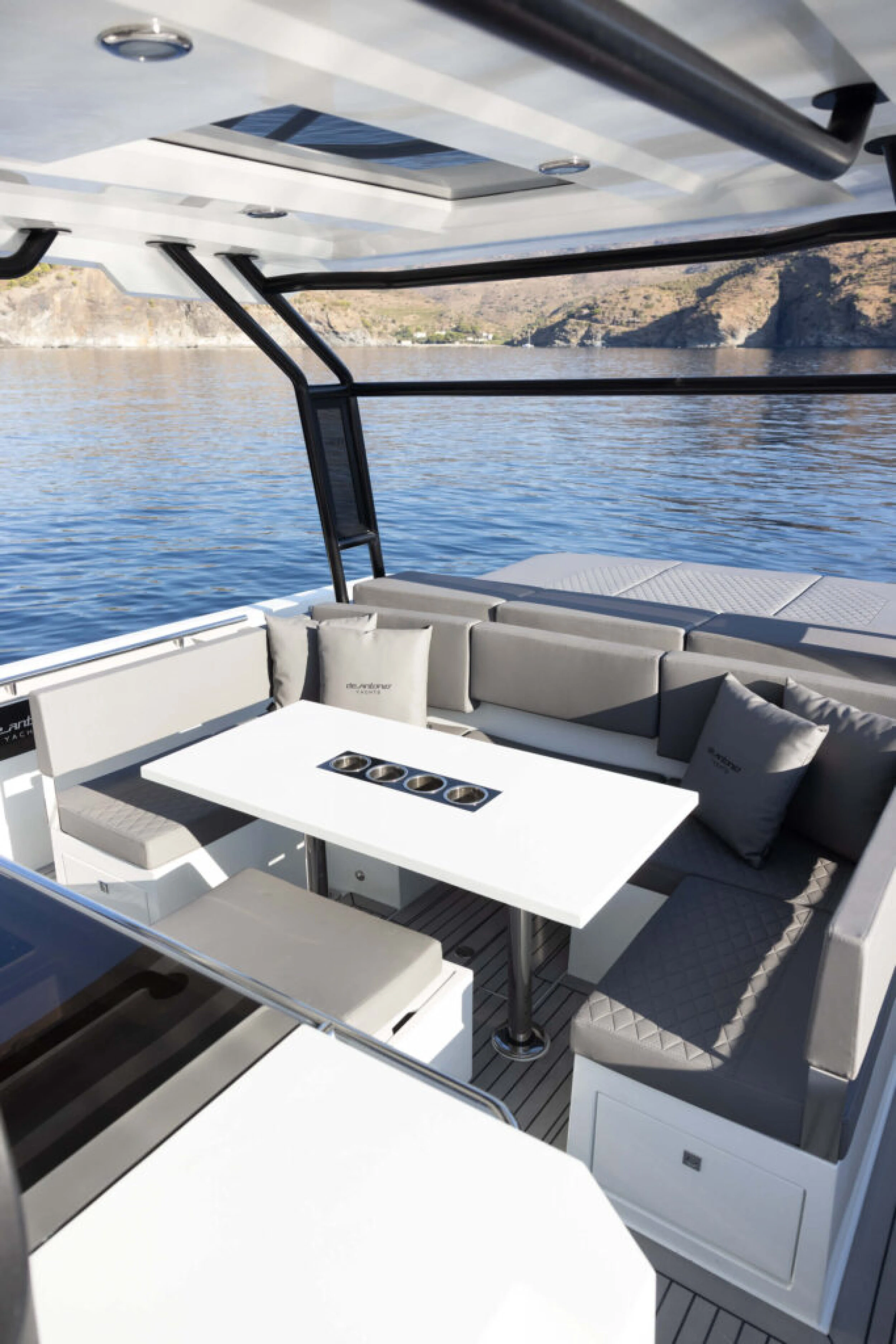 WeSea-Boats-De-Antonio-36-hard-top-67f7987f6afac.webp