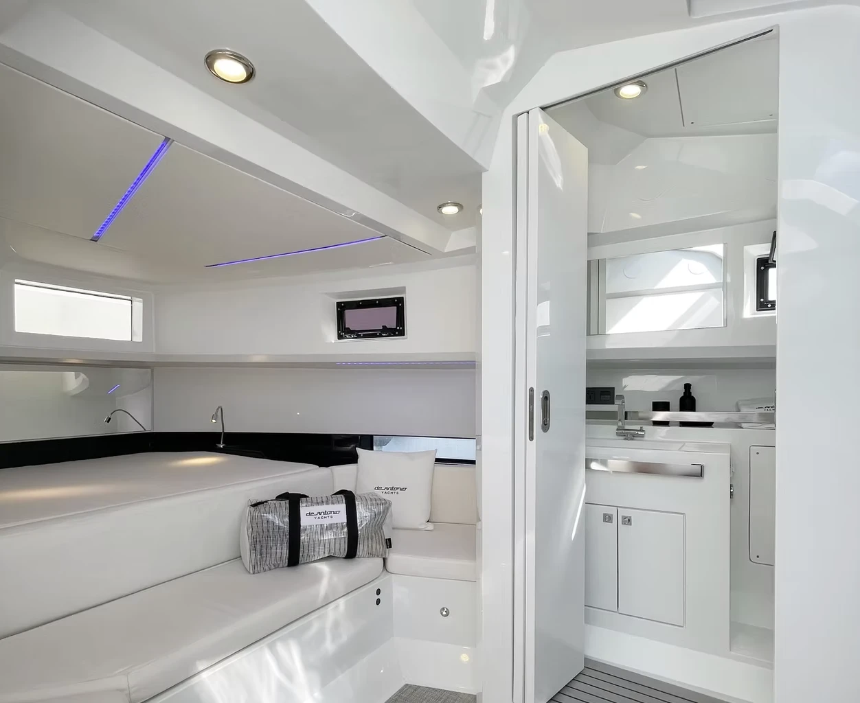 WeSea-Boats-De-Antonio-36-hard-top-67f7988a9d879.webp