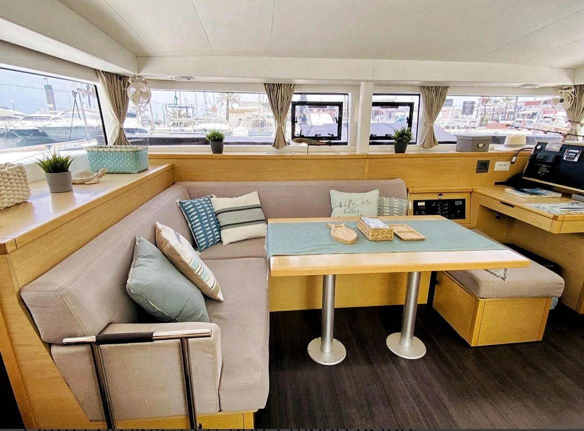 WeSea-Boats-Esmeralda-67fe38ce68cc6.webp