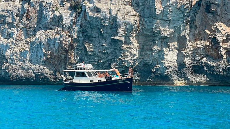 WeSea-Boats-Ginjol-ll-67f3a0cf3f5e6.webp