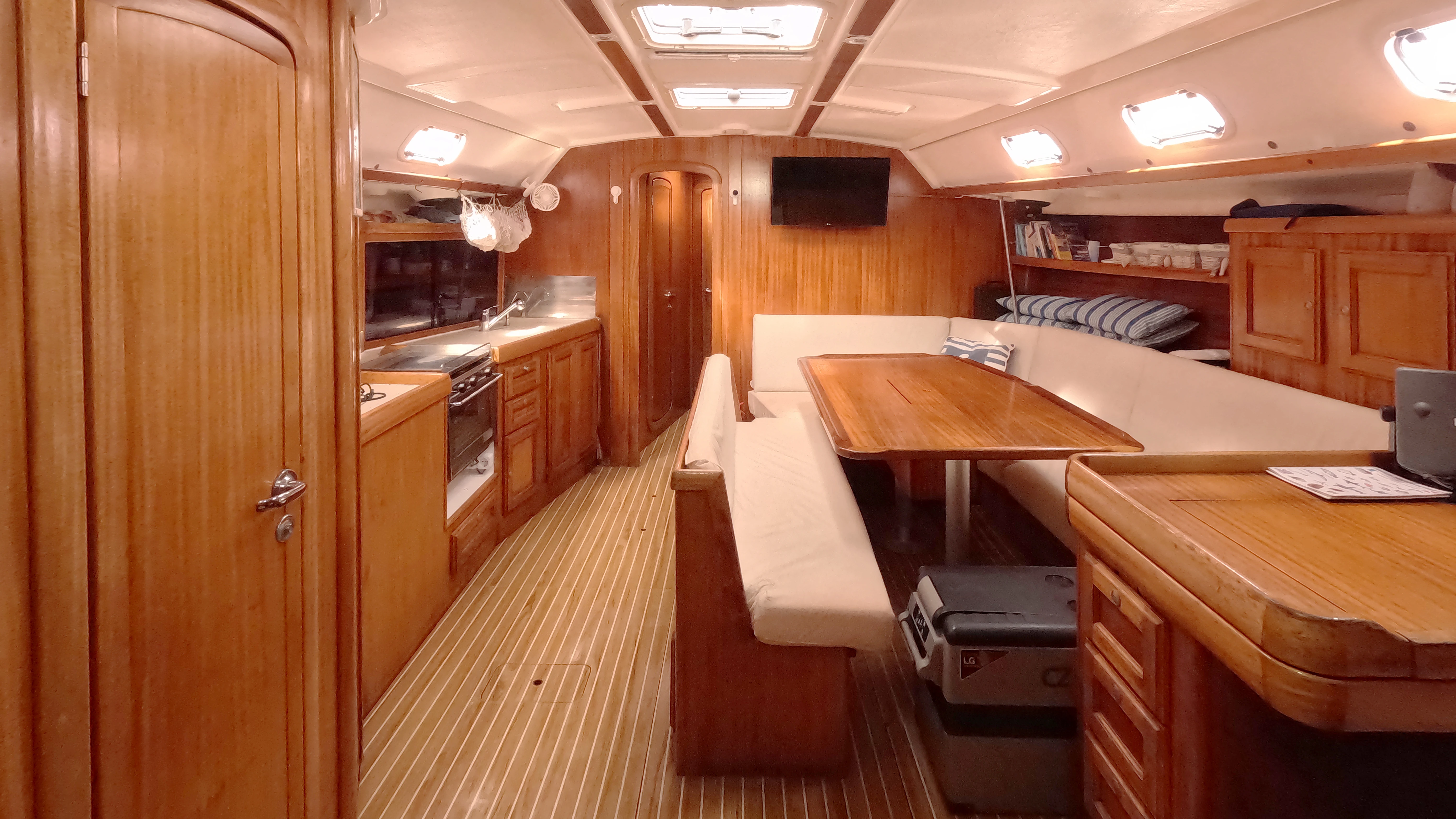 WeSea-Boats-Mekatxis-67ee4a069fd80.webp