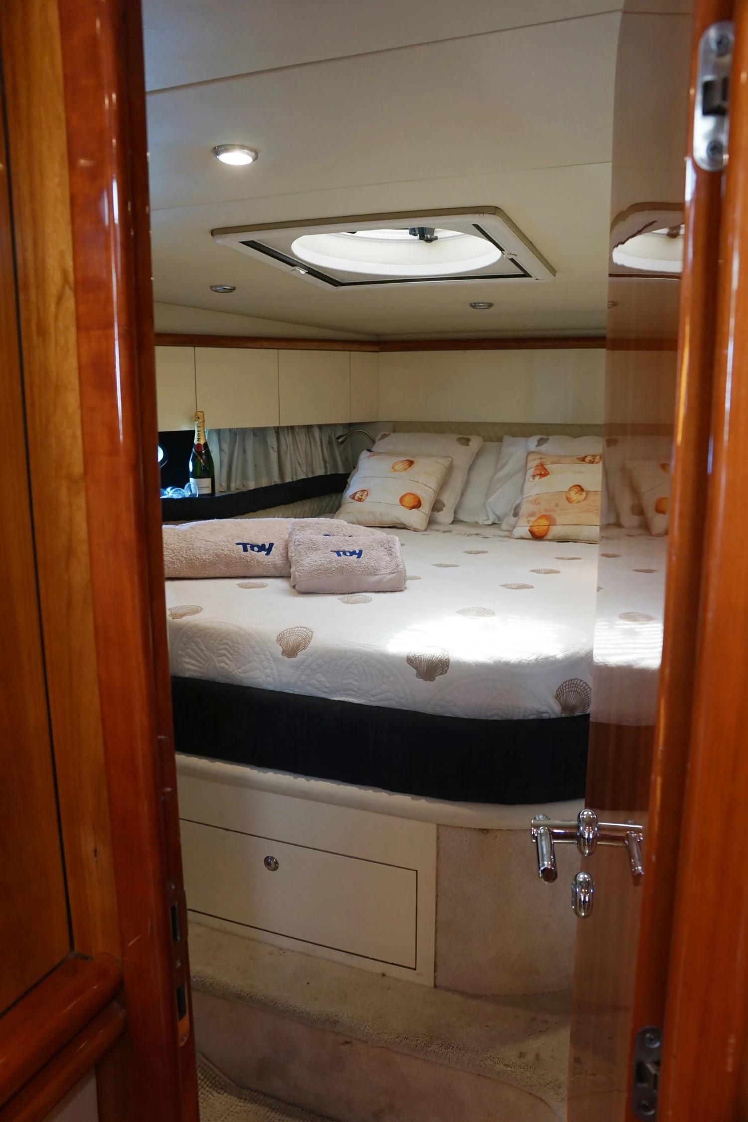 WeSea-Boats-Menphis-689c88f51fc13.webp