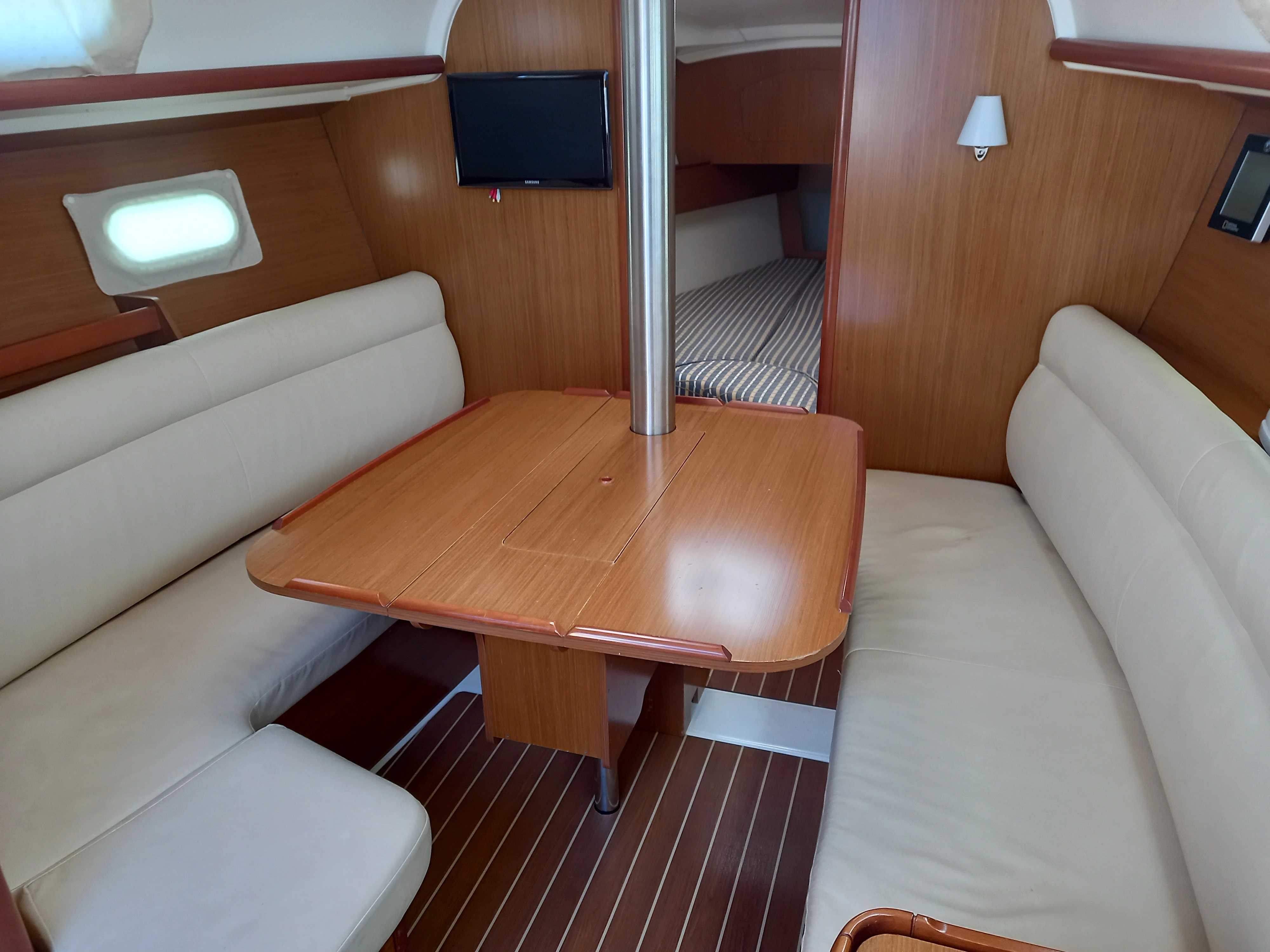 WeSea-Boats-YAKO-II-67efecaad9530.webp
