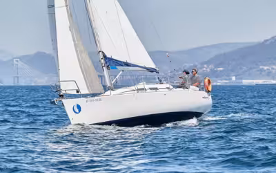 Elan 31 Performance – Active Sailing Experience in Vigo (Rías Baixas)