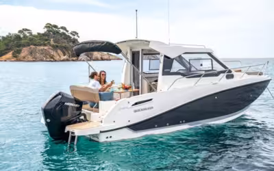 Discover the excitement of the sea aboard the Quicksilver 675! 🚤