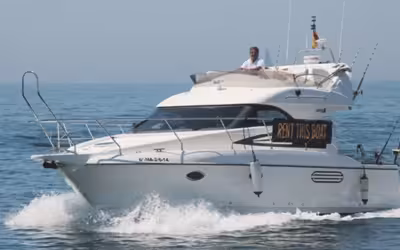 Astondoa 36 – Spacious Sailing with Flybridge Views